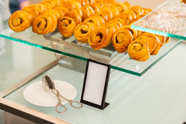 Cannelle sur un plateau de table traiteur