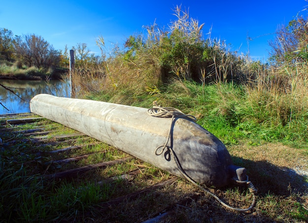 Canoë en bois