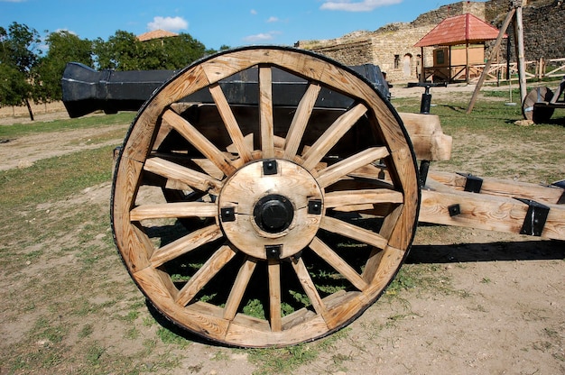 Canon antique dans la forteresse turque médiévale d'Ackerman