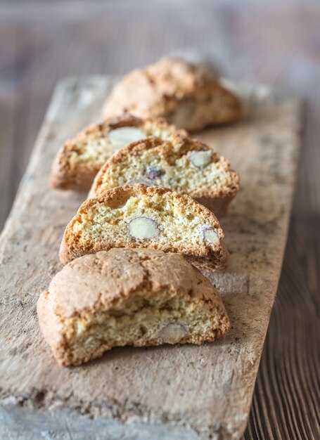 Photo cantuccini sur la planche de bois