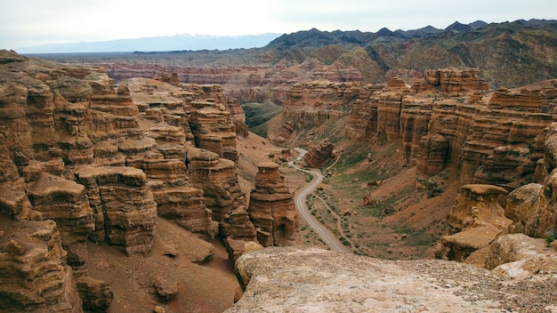 Canyon au Kazakhstan une copie plus petite du grand canyon des USA