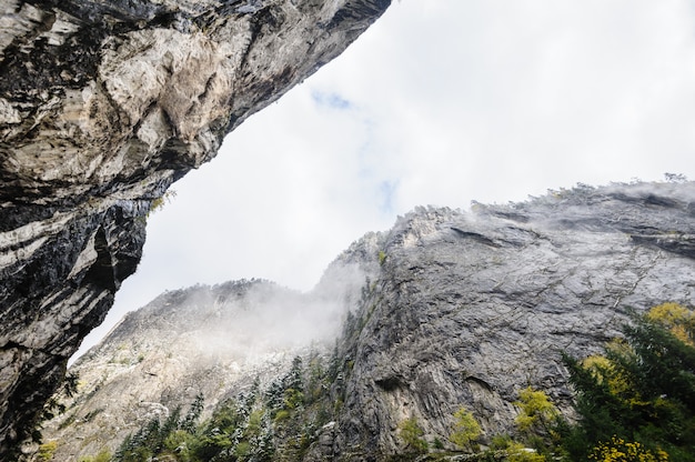 Canyon de Bicaz, Roumanie, à la fin de l'automne