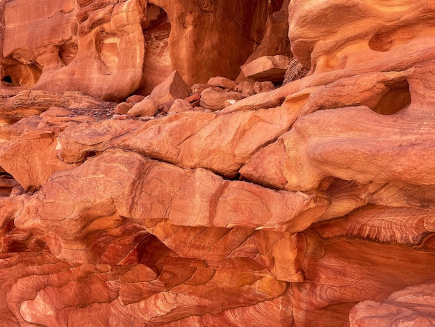 Canyon coloré avec des roches rouges en Egypte