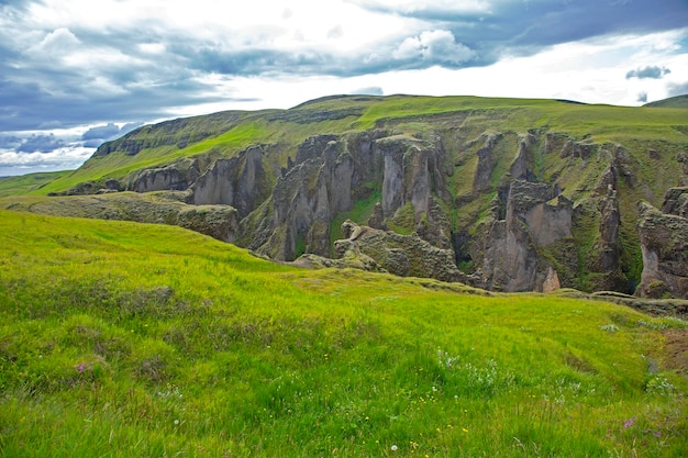 Canyon pittoresque de fjadrargljufur en Islande Voyage et tourisme Géologie et nature