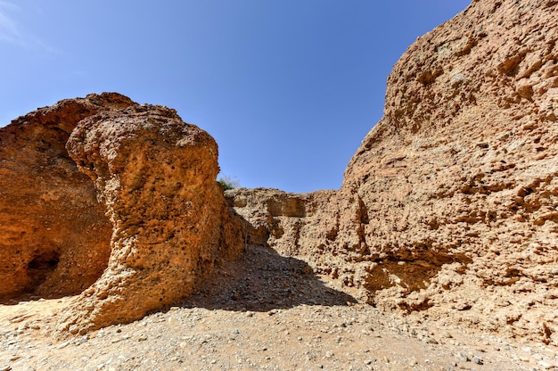 Le canyon de Sesriem près de Sossusvlei en Namibie La rivière Tsauchab a façonné le canyon pendant des millions d'années et c'est l'un des rares endroits de la région à contenir de l'eau toute l'année