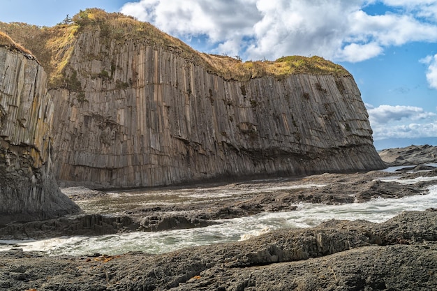 Cap Stolbchaty sur l'île de Kounashir Kouriles