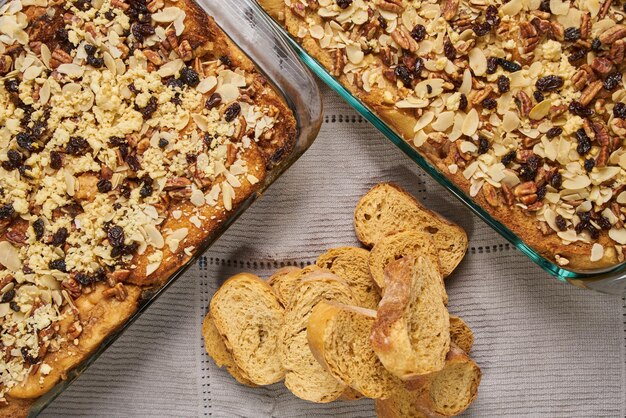 Capirotada de semana santa un dessert sucré traditionnel à partager en famille