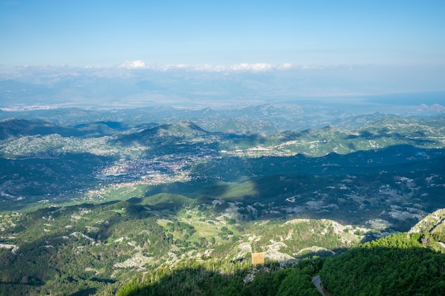 La capitale historique du Monténégro Cetinje est située en haut des montagnes