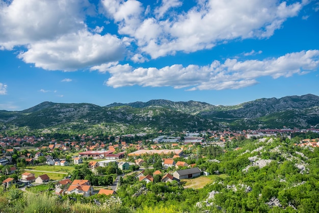 La capitale historique du Monténégro Cetinje est située en haut des montagnes