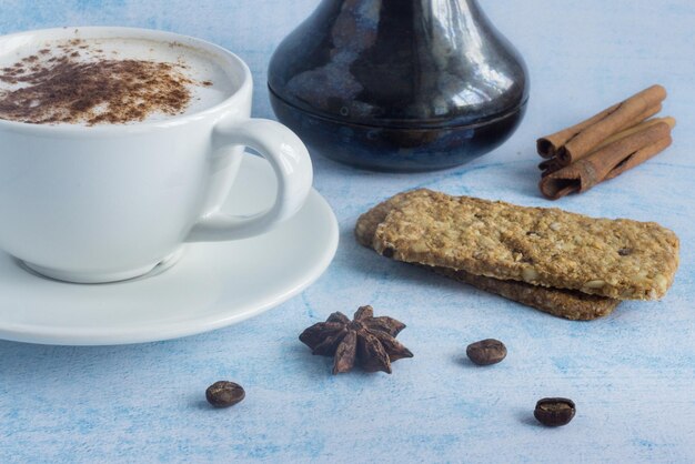 Cappuccino aux épices et biscuits