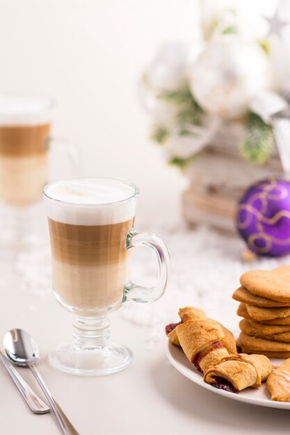 cappuccino avec cookies dans une touche légère