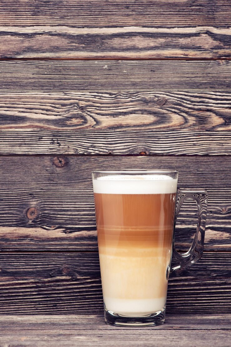 Cappuccino sur fond de bois