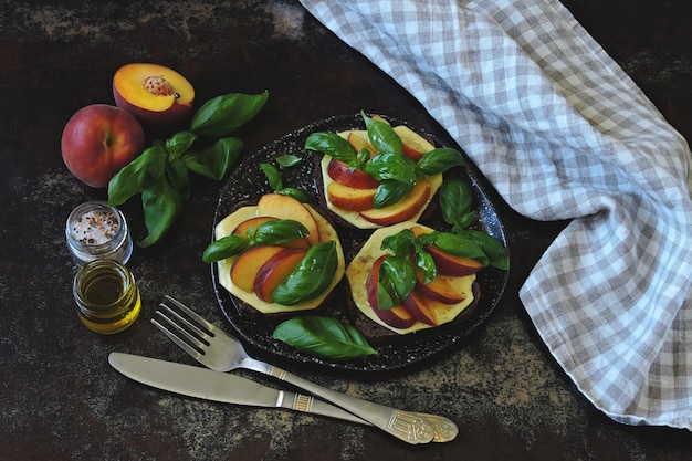 Caprese sandwiches à la pêche. Keto sandwiches. Régime céto.