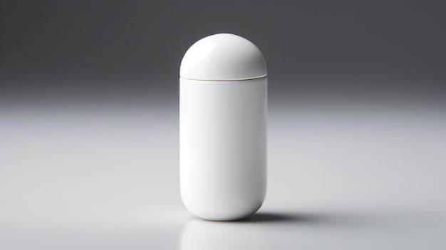 Capsule blanche lisse embrassant la simplicité minimaliste