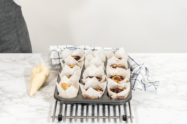 Une captivante capture de gâteaux à la cannelle au levain