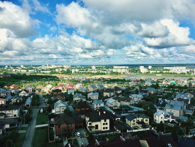 Capture d'angle élevé du paysage urbain contre le ciel