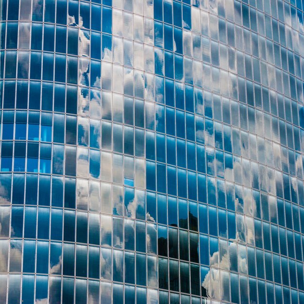 Capture complète d'un bâtiment en verre