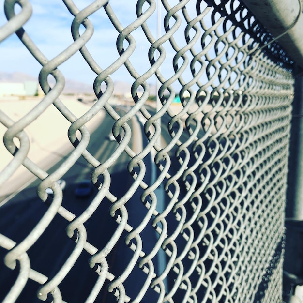Photo capture complète de la clôture à chaînes