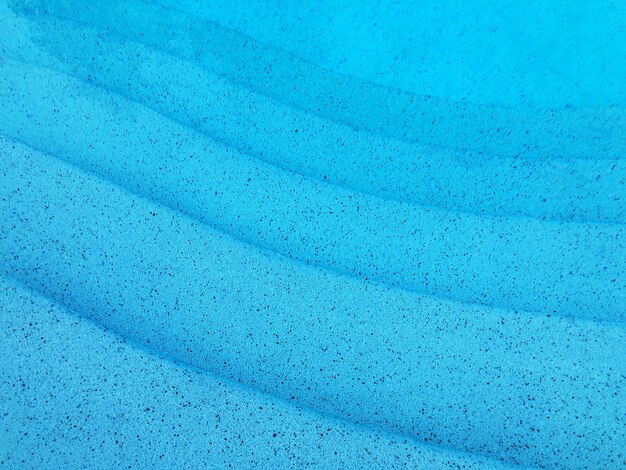 Photo capture complète de l'eau bleue dans une piscine