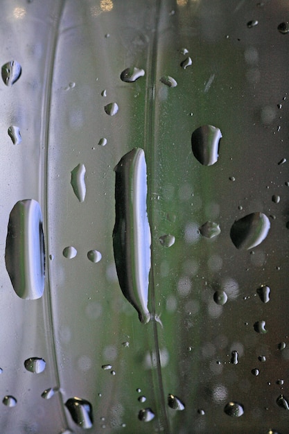 Photo capture complète d'une fenêtre en verre humide
