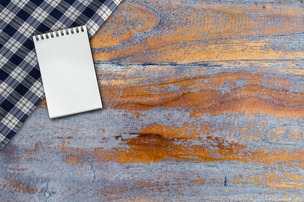 Photo capture complète d'un mur en bois altéré