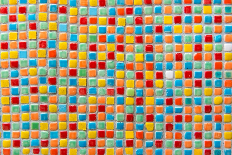 Photo capture complète d'un mur de carreaux multicolores