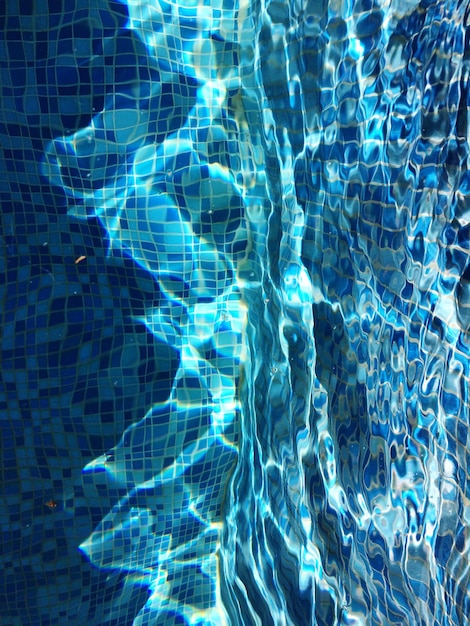 Photo capture complète d'une piscine