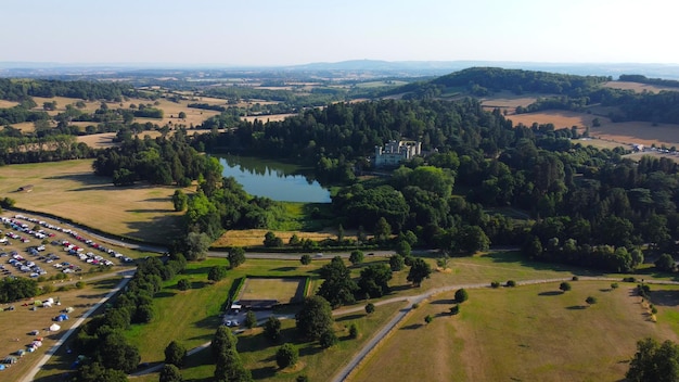 Capture de drone du magnifique Eastnor Castle Deer Park à Hereford, Angleterre