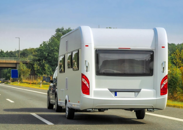 Caravane sur l'autoroute de Suisse.