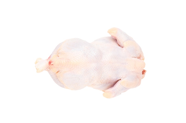 Carcasse de poulet cru frais sur fond blanc