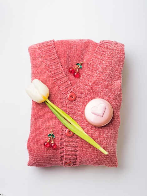 Cardigan femme corail avec tulipe et coeur