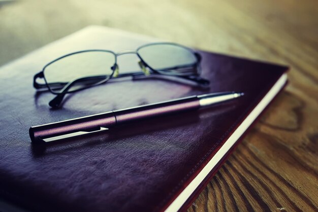 Carnet de notes business stylo lunettes