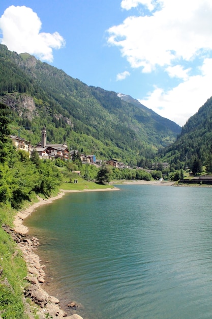 Carona village Italie lac et montagnes printemps paysage