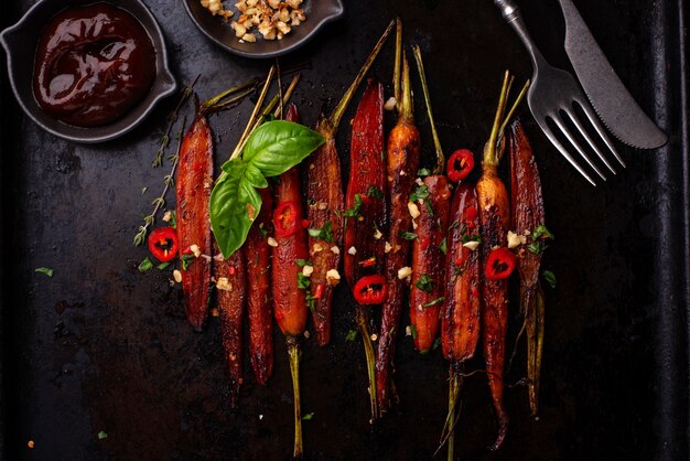 Carottes au four glacées à la sauce soja et au miel