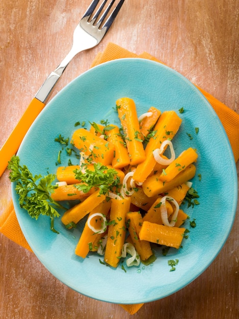 Carottes au persil et oignons végétariens