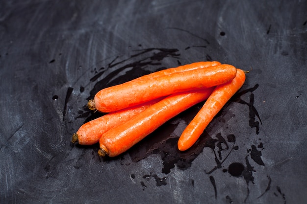 Carottes biologiques fraîches.