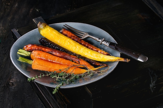 Carottes colorées au four