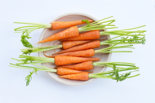 Carottes fraîches isolées