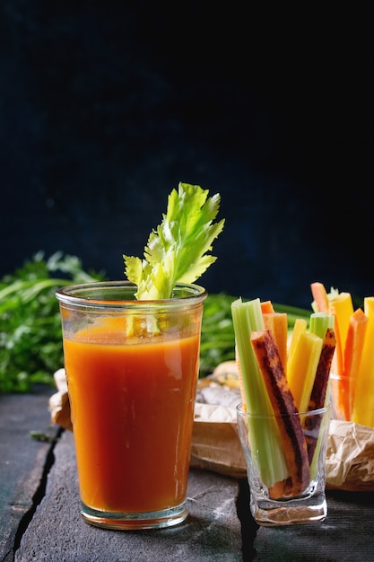 Carottes et jus colorés