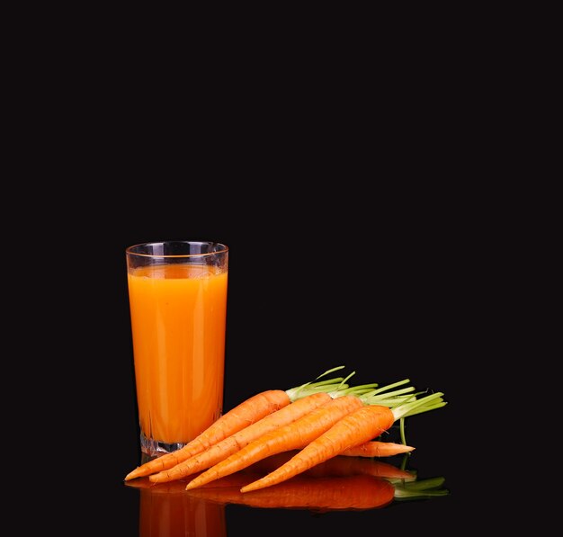 Photo carottes et jus dans un verre