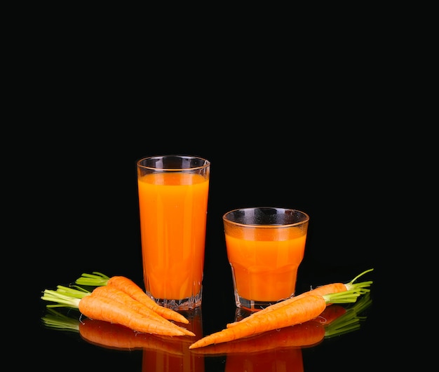 Carottes et jus dans un verre