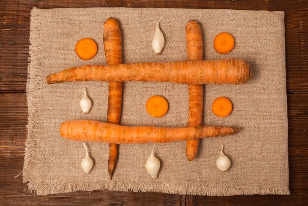 Les carottes et les oignons sont en composition de tictactoe