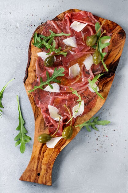 Carpaccio de boeuf aux câpres