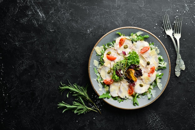 Carpaccio de poulet au parmesan Nourriture Vue de dessus Espace libre pour votre texte