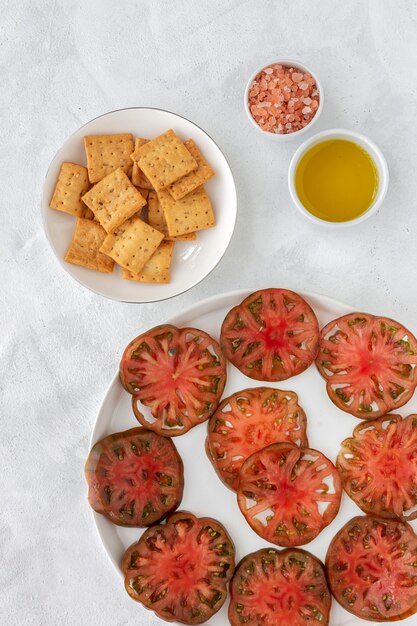 Carpaccio de tomates fraîches à l'huile d'olive