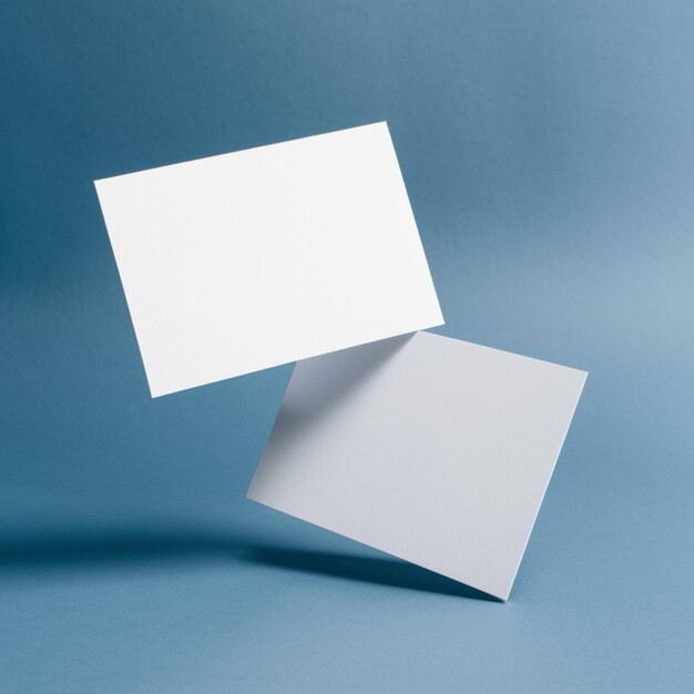 Un carré blanc avec un carré blanc qui dit " je pense " en bas.