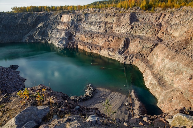 Carrière abandonnée pour l'exploitation minière.