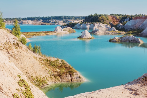 Carrière de craie au Bélarus en été