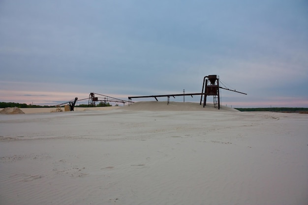 Carrière de sable le soir