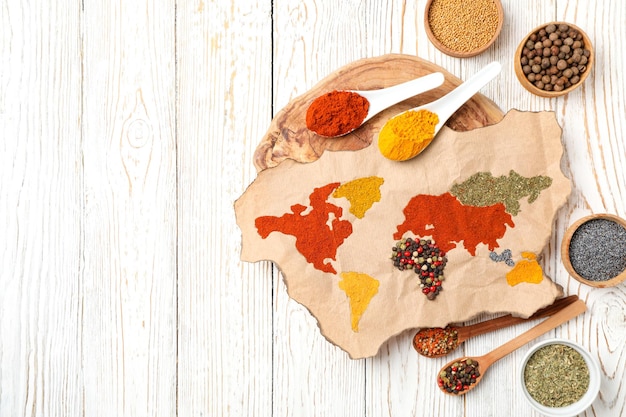 Carte du monde faite de différents types d'épices